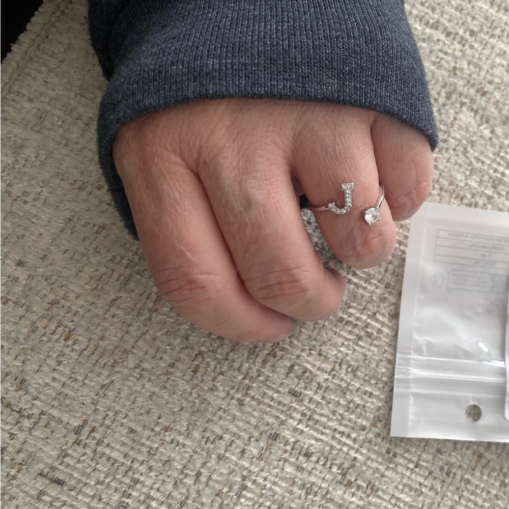 Initial “ J “ ring - Picture 2 of 4
